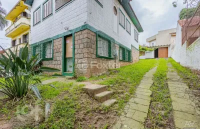 Casa com 3 quartos à venda na rua humberto de campos, 383, partenon, porto alegre, 200 m2 por r$ 900.000