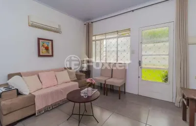 Casa com 2 quartos à venda na rua doutor joão simplício alves de carvalho, 45, vila ipiranga, porto alegre, 112 m2 por r$ 1.100.000