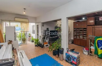 Casa com 4 quartos à venda na rua evaristo da veiga, 341, partenon, porto alegre, 298 m2 por r$ 848.000