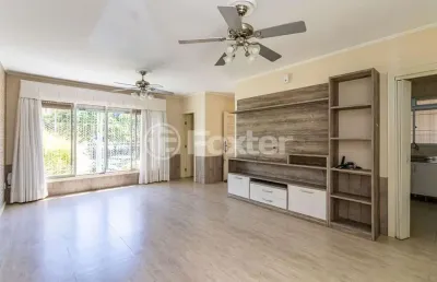 Casa com 3 quartos à venda na rua gomes de freitas, 472, jardim itu sabará, porto alegre, 186 m2 por r$ 700.000