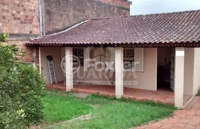 Casa com 2 quartos à venda na avenida edgar pires de castro, 925, hípica, porto alegre, 150 m2 por r$ 640.000