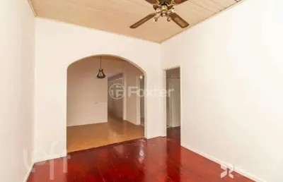 Casa com 2 quartos à venda na rua veríssimo rosa, 205, jardim botânico, porto alegre, 150 m2 por r$ 710.000