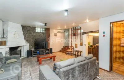 Casa com 3 quartos à venda na rua professor clemente pinto, 886, medianeira, porto alegre, 167 m2 por r$ 700.000