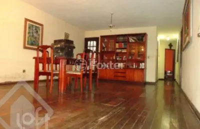 Casa com 5 quartos à venda na rua chile, 853, jardim botânico, porto alegre, 221 m2 por r$ 1.200.000
