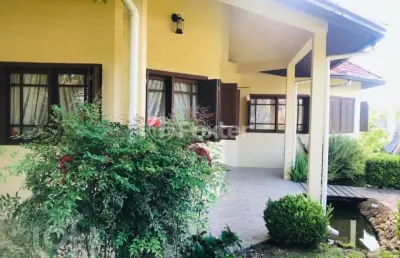 Casa em condomínio fechado com 3 quartos à venda na rua dos papagaios, 20, quinta da serra, canela, 370 m2 por r$ 3.000.000