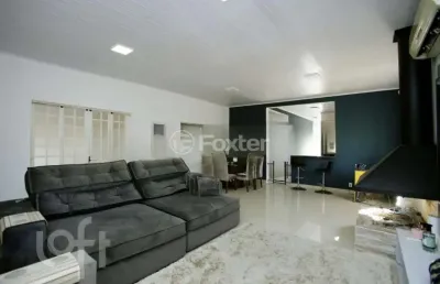 Casa com 3 quartos à venda na rua general gomes carneiro, 603, medianeira, porto alegre, 468 m2 por r$ 650.000