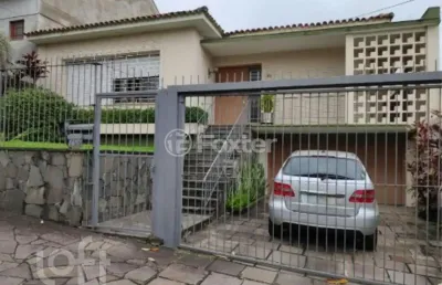 Casa com 3 quartos à venda na rua matias josé bins, 753, três figueiras, porto alegre, 460 m2 por r$ 1.700.000
