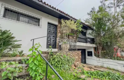 Casa com 4 quartos à venda na rua professor fernando carneiro, 102, três figueiras, porto alegre, 360 m2 por r$ 1.250.000