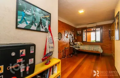 Casa com 3 quartos à venda na rua charruas, 204, espírito santo, porto alegre, 220 m2 por r$ 1.340.000
