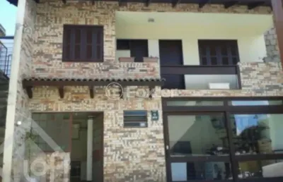 Casa com 3 quartos à venda na rua doutor pitrez, 994, ipanema, porto alegre, 500 m2 por r$ 950.000