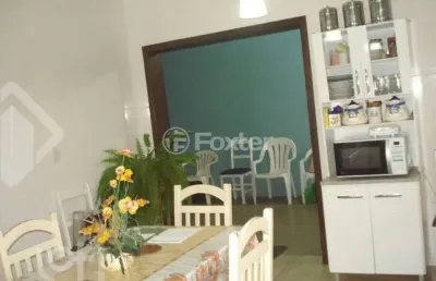 Casa com 3 quartos à venda na avenida teresina, 149, medianeira, porto alegre, 290 m2 por r$ 441.000