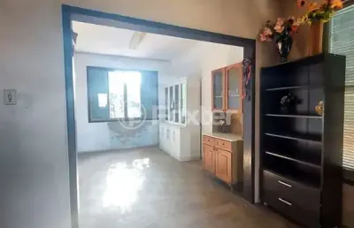 Casa com 3 quartos à venda na rua caldre e fião, 524, santo antônio, porto alegre, 326 m2 por r$ 585.500