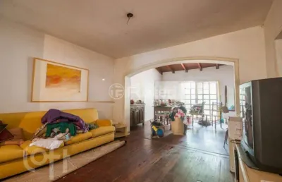 Casa com 3 quartos à venda na rua érico cramer, 40, camaquã, porto alegre, 309 m2 por r$ 639.000