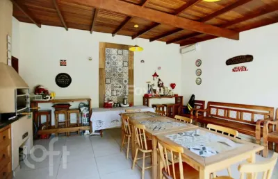 Casa com 5 quartos à venda na rua doutor joão simplício alves de carvalho, 262, vila ipiranga, porto alegre, 200 m2 por r$ 940.000