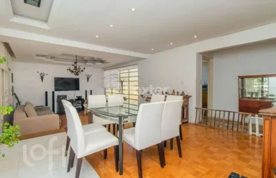 Casa com 3 quartos à venda na rua carlos huber, 91, três figueiras, porto alegre, 233 m2 por r$ 2.500.000