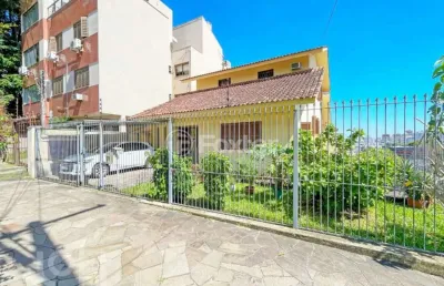 Casa com 6 quartos à venda na rua cervantes, 17, jardim botânico, porto alegre, 275 m2 por r$ 1.300.000