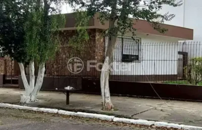 Casa com 4 quartos à venda na rua barão de tramandaí, 15, passo da areia, porto alegre, 205 m2 por r$ 1.000.000