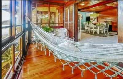Casa com 3 quartos à venda na rua leopoldo becker, 180, parque das hortênsias, canela, 250 m2 por r$ 1.800.000