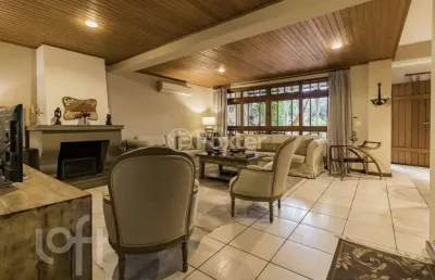 Casa com 4 quartos à venda na avenida teixeira mendes, 193, chácara das pedras, porto alegre, 306 m2 por r$ 1.855.000