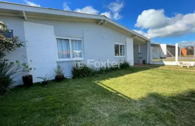 Casa com 2 quartos à venda na rua sepetiba, 77, atlântida sul (distrito), osório, 90 m2 por r$ 380.000