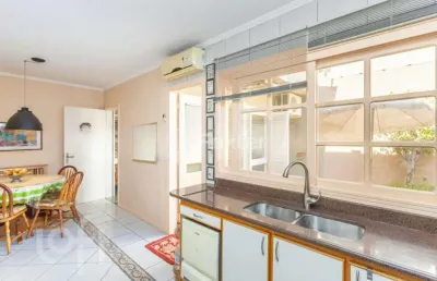 Casa em condomínio fechado com 4 quartos à venda na rua pasteur, 570, ipanema, porto alegre, 344 m2 por r$ 999.000