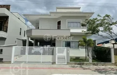 Casa em condomínio fechado com 3 quartos à venda na rua monte cambirela, 455, praia de fora, palhoça, 216 m2 por r$ 1.500.000