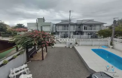 Casa com 3 quartos à venda na rua tucumã, 170, enseada de brito, palhoça, 150 m2 por r$ 900.000