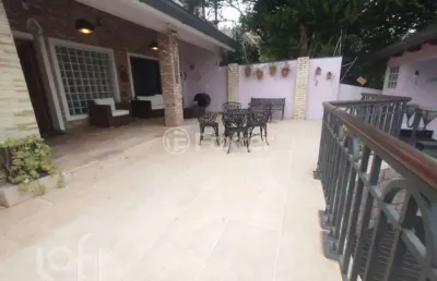 Casa com 3 quartos à venda na rua charruas, 257, espírito santo, porto alegre, 390 m2 por r$ 1.750.000