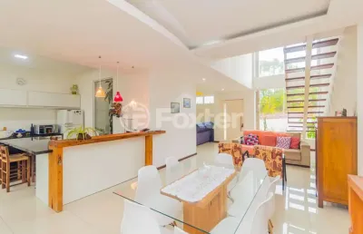 Casa em condomínio fechado com 3 quartos à venda na avenida juca batista, 2705, hípica, porto alegre, 272 m2 por r$ 750.000