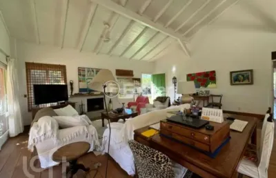 Casa com 4 quartos à venda na servidão joesi guimarães da silva, 20, são joão do rio vermelho, florianópolis, 300 m2 por r$ 2.660.000