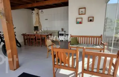 Casa com 3 quartos à venda na rua graciliano carlos de quadros, 64, centro, palhoça, 209 m2 por r$ 1.040.000