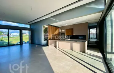 Casa em condomínio fechado com 4 quartos à venda na estrada das três meninas, 2001, vila nova, porto alegre, 300 m2 por r$ 2.490.000
