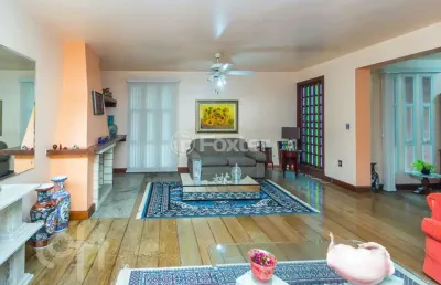 Casa com 2 quartos à venda na rua teixeira de freitas, 911, santo antônio, porto alegre, 350 m2 por r$ 1.045.000