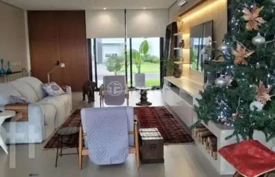 Casa em condomínio fechado com 3 quartos à venda na avenida juca batista, 8000, belém novo, porto alegre, 350 m2 por r$ 3.300.000