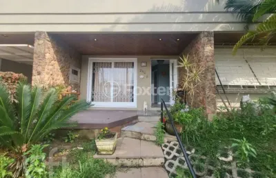 Casa com 3 quartos à venda na rua professor fernando carneiro, 240, três figueiras, porto alegre, 290 m2 por r$ 1.800.000