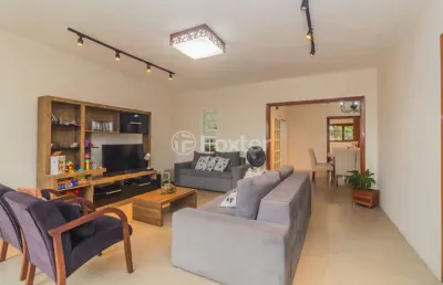 Casa com 5 quartos à venda na rua teixeira de carvalho, 207, medianeira, porto alegre, 360 m2 por r$ 995.000