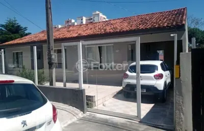 Casa com 3 quartos à venda na rua domingos romão, 112, barreiros, são josé, 300 m2 por r$ 660.000