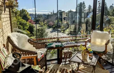 Casa em condomínio fechado com 3 quartos à venda na rua das bromélias, 8, santa terezinha, canela, 204 m2 por r$ 2.400.000