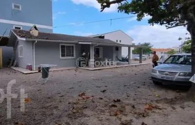 Casa com 3 quartos à venda na avenida do papagaio, 200, balneário ponta do papagaio (ens brito), palhoça, 139 m2 por r$ 1.200.000