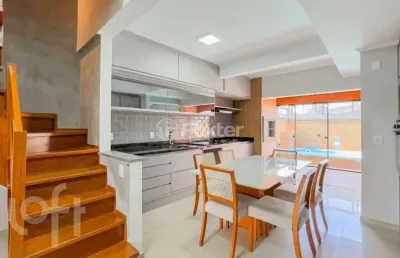 Casa com 3 quartos à venda na rua heitor kramer, 374, guarujá, porto alegre, 114 m2 por r$ 650.500