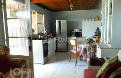 Casa com 2 quartos à venda na avenida natal, 109, medianeira, porto alegre, 90 m2 por r$ 395.000