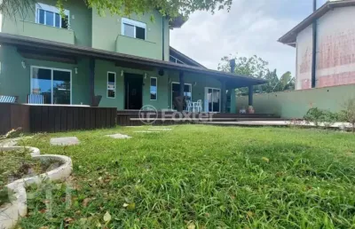 Casa em condomínio fechado com 4 quartos à venda na travessa da liberdade, 225, campeche, florianópolis, 214 m2 por r$ 3.300.000