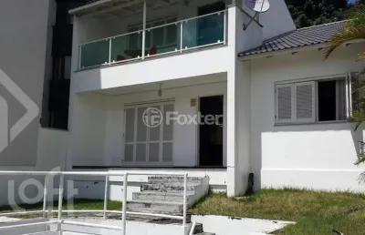 Casa com 2 quartos à venda na rua teixeira de carvalho, 259, medianeira, porto alegre, 260 m2 por r$ 1.110.000