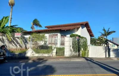 Casa com 4 quartos à venda na rua assis brasil, 467, ponta de baixo, são josé, 300 m2 por r$ 1.450.000