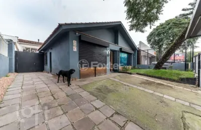 Casa com 3 quartos à venda na rua desembargador espiridião de lima medeiros, 40, três figueiras, porto alegre, 330 m2 por r$ 2.299.990
