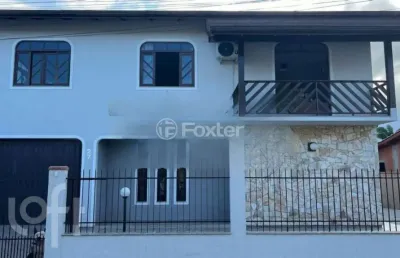 Casa com 3 quartos à venda na rua gregório constâncio, 27, praia joão rosa, biguaçu, 220 m2 por r$ 658.000
