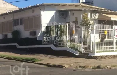 Casa com 1 quarto à venda na rua doutor joão simplício alves de carvalho, 132, vila ipiranga, porto alegre, 180 m2 por r$ 1.150.000