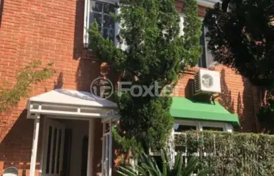 Casa em condomínio fechado com 4 quartos à venda na rua engenheiro ildefonso simões lopes, 114, três figueiras, porto alegre, 197 m2 por r$ 1.348.000