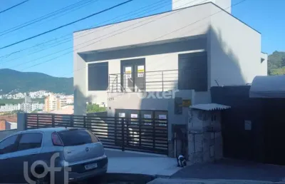 Casa com 3 quartos à venda na rua laércio costa, 223, trindade, florianópolis, 184 m2 por r$ 2.200.000