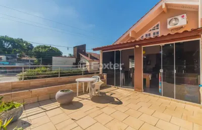 Casa com 4 quartos à venda na rua professor abílio azambuja, 625, jardim do salso, porto alegre, 257 m2 por r$ 807.500
